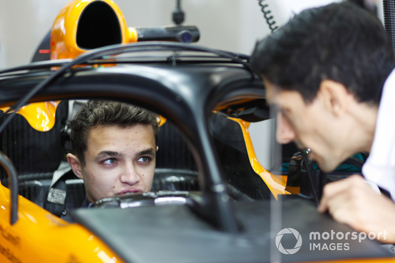 Lando Norris, McLaren, dans le cockpit de la McLaren MCL33