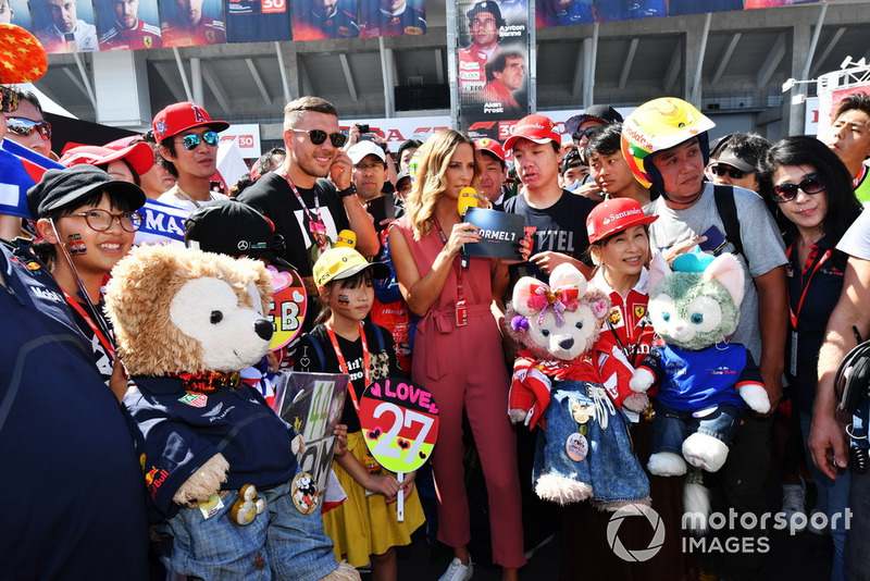 Lukas Podolski, Footballer and fans