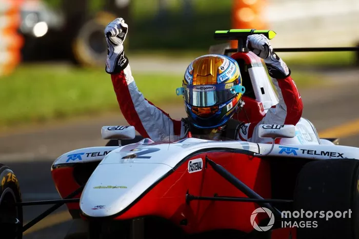 Esteban Gutiérrez, ganador de la carrera y campeón de la serie, ART Grand Prix