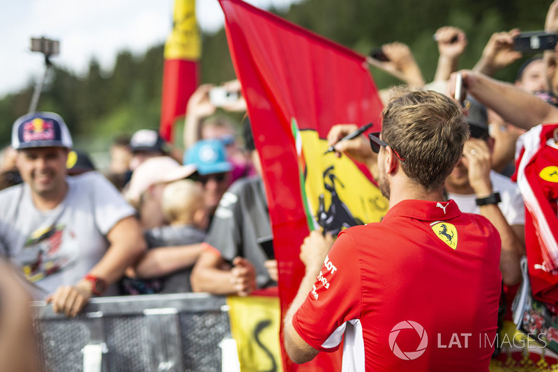 Sebastian Vettel, Ferrari signs autographs for the fans