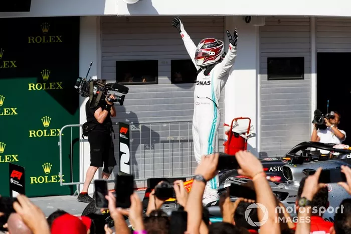Ganador de la carrera Lewis Hamilton, Mercedes AMG F1 celebra