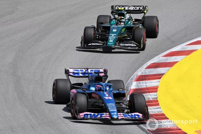 Fernando Alonso, Alpine A522, Sebastian Vettel, Aston Martin AMR22
