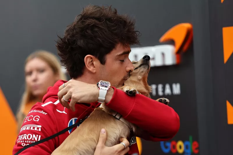 Charles Leclerc, Ferrari avec son chien Leo