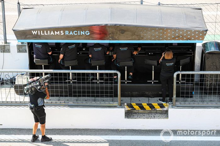 El equipo Williams en el muro de pits