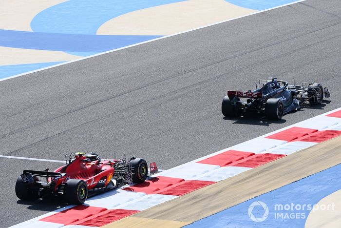George Russell, Mercedes F1 W14, Carlos Sainz, Ferrari SF-23 