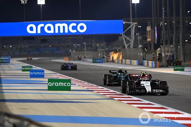 Yuki Tsunoda, AlphaTauri AT04, Fernando Alonso, Aston Martin AMR23, Logan Sargeant, Williams FW45