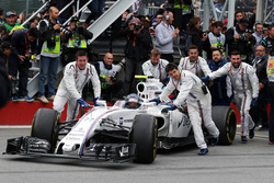 Третье место - Валттери Боттас, Williams FW38 въезжает в закрытый парк
