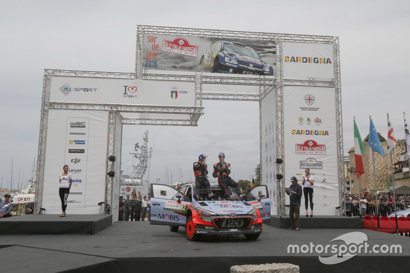 I vincitori Thierry Neuville, Nicolas Gilsoul, Hyundai i20 WRC, Hyundai Motorsport