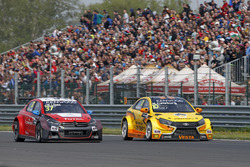 José María López, Citroën World Touring Car Team, Citroën C-Elysée WTCC en Nicky Catsburg, LADA Spo
