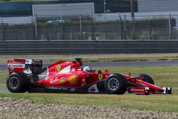Себастьян Феттель, Ferrari, тестує шини Pirelli зразку 2017 року