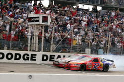 Ricky Craven takes the victory ahead of Kurt Busch