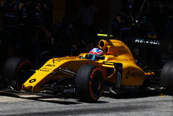 Jolyon Palmer, Renault Sport F1 Team RS16 makes pit stop