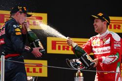 Primo postoMax Verstappen, Red Bull Racing e il terzo Sebastian Vettel, Scuderia Ferrari SF16-H