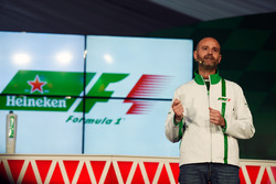Gianluca di Tondo, Heineken Global Head of Brand, bij de Heineken sponsoraankondiging