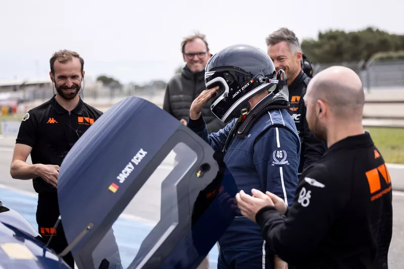 Jacky Ickx, Genesis Magma Racing Genesis