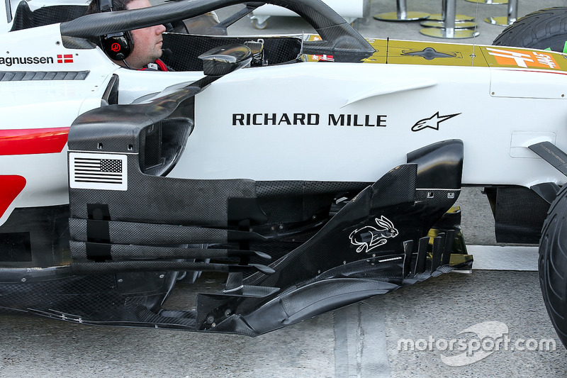 Боковий дефлектор Haas F1 Team VF-18