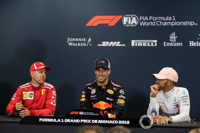 Sebastian Vettel, Ferrari, Daniel Ricciardo, Red Bull Racing y Lewis Hamilton, Mercedes-AMG F1 en la Conferencia de prensa