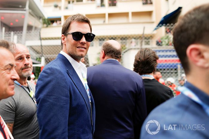 Jugador de la NFL Tom Brady en la grilla