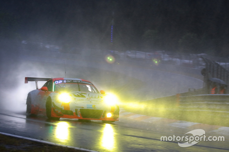 18. #12 Manthey Racing Porsche 911 GT3 R: Otto Klohs, Lars Kern, Dennis Olsen, Philipp Frommenwiler