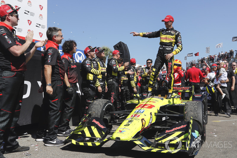 Le vainqueur Sébastien Bourdais, Dale Coyne Racing with Vasser-Sullivan Honda