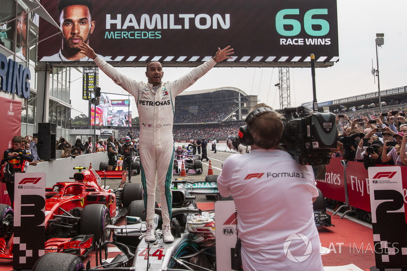 Lewis Hamilton, Mercedes-AMG F1 fête sa victoire dans le Parc Fermé