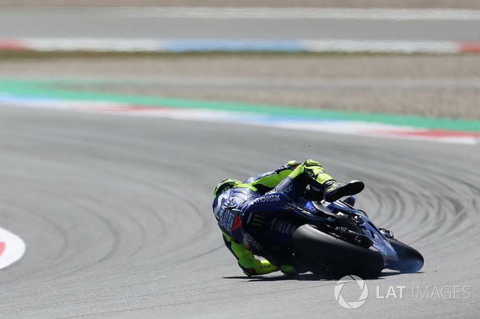 Caída Valentino Rossi, Yamaha Factory Racing