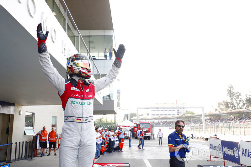 Daniel Abt, Audi Sport ABT Schaeffler, celebra después de ganar la carrera
