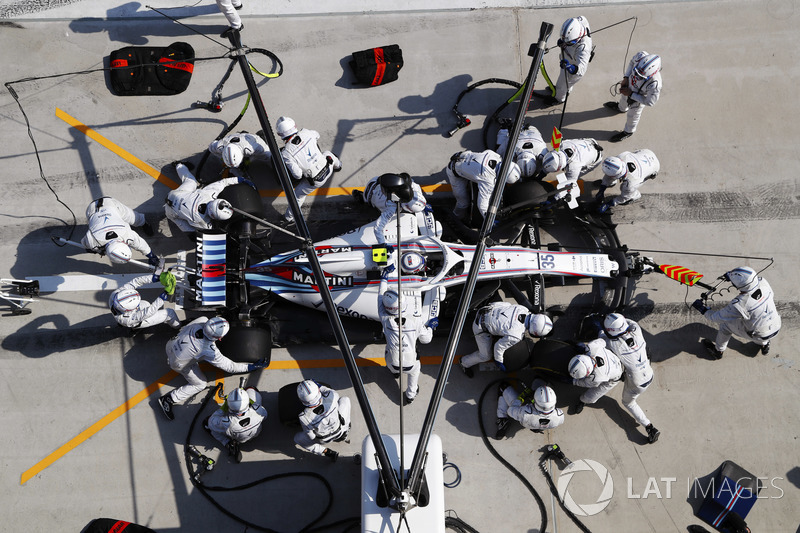 Sergey Sirotkin, Williams FW41 Mercedes, makes a pit stop