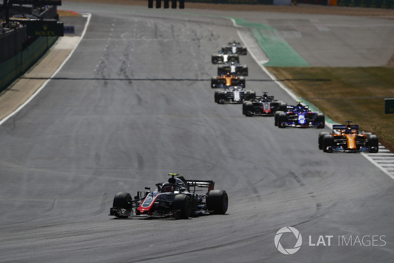 Kevin Magnussen, Haas F1 Team VF-18, Fernando Alonso, McLaren MCL33