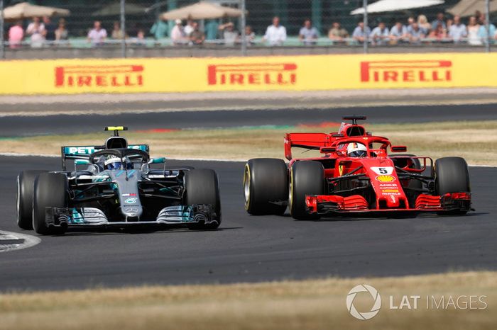 Valtteri Bottas, Mercedes AMG F1 W09, Sebastian Vettel, Ferrari SF71H