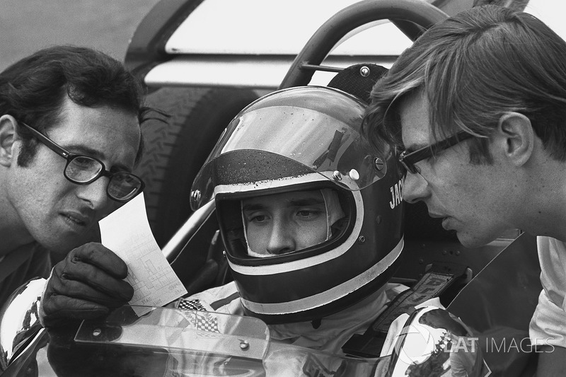 Jacky Ickx, Ferrari 312B, studies technical data with Mauro Forghieri, Technical Director of Ferrari