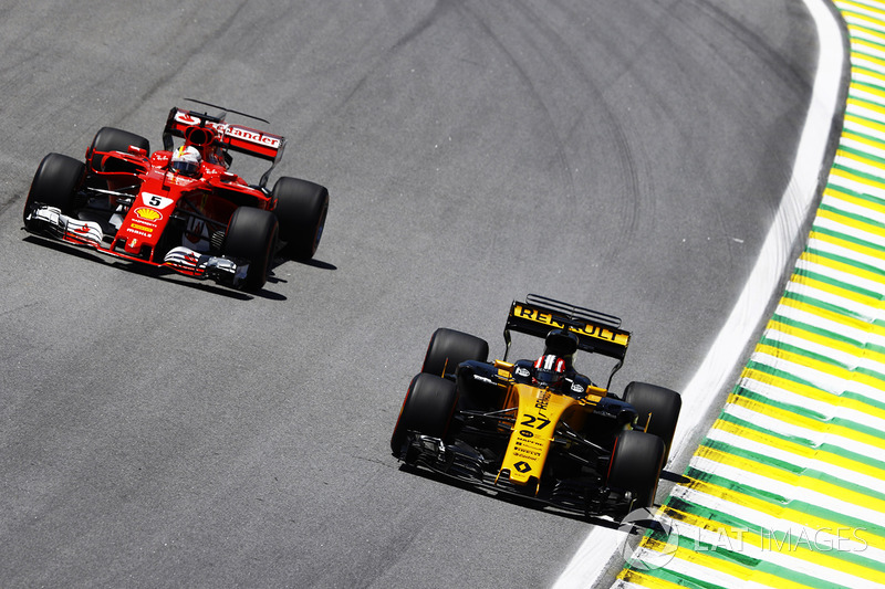 Nico Hulkenberg, Renault Sport F1 Team RS17, Sebastian Vettel, Ferrari SF70H