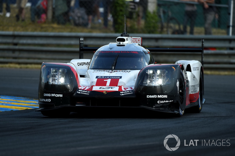Экипаж Porsche 919 Hybrid в составе Андре Лоттерера, Ника Тэнди и Нила Джани