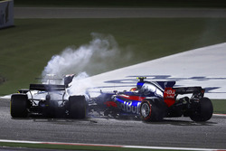 Карлос Сайнс-молодший, Scuderia Toro Rosso STR12, боротьба за позицію з Ленсом Строллом, Williams FW