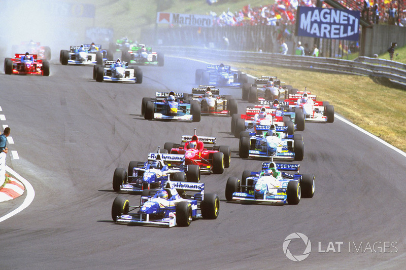 Jacques Villeneuve, Williams FW18 Renault lidera a Damon Hill, Williams FW18 Renault con Jean Alesi,