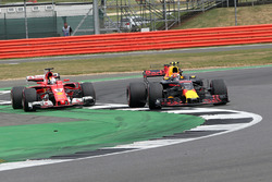 Sebastian Vettel, Ferrari SF70H ve Max Verstappen, Red Bull Racing