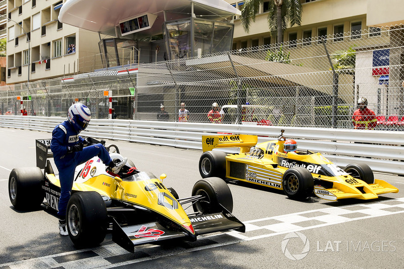 Ален Прост, Renault Sport F1 Team RE40, и Жан-Пьер Жабуй, Renault Sport F1 Team RS01