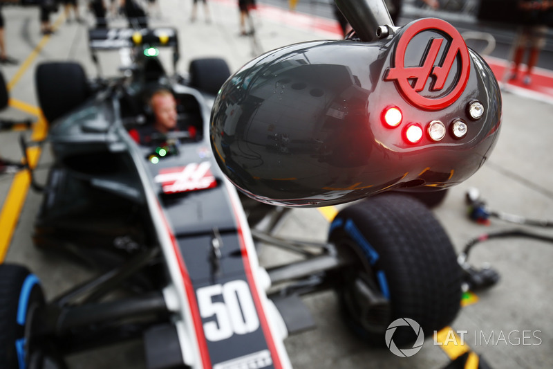 Feux d'arrêt au stand de Haas F1 Team