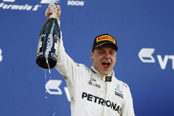 Podium: racewinnaar Valtteri Bottas, Mercedes AMG F1