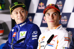 Valentino Rossi, Yamaha Factory Racing; Marc Marquez, Repsol Honda Team