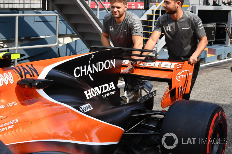 McLaren MCL32: Motorhauben-Finne mit T-Flügel