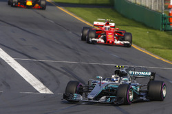 Валттери Боттас, Mercedes AMG F1 W08, Кими Райкконен, Ferrari SF70H, Макс Ферстаппен, Red Bull Racing RB13