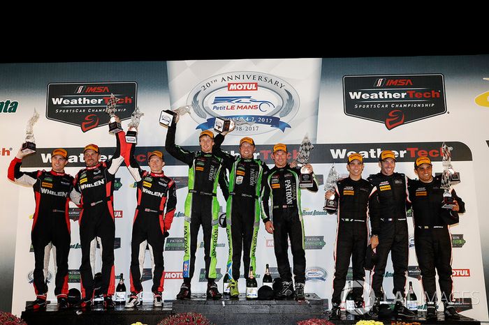 P podium: Ganadores, Scott Sharp, Ryan Dalziel, Brendon Hartley, Tequila Patrón ESM, segundo, Eric Curran, Dane Cameron, Mike Conway, Action Express Racing, terceros Helio Castroneves, Simon Pagenaud, Juan Pablo Montoya, Team Penske
