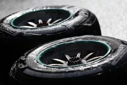 غسل إطارات بيريللي