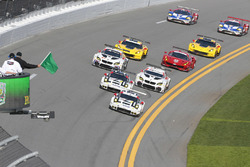 Start: #911 Porsche Team North America Porsche 911 RSR: Nick Tandy, Patrick Pilet, Kevin Estre, #912
