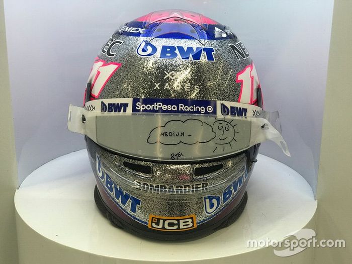 El casco de Sergio Pérez, Racing Point, para el GP de Singapur