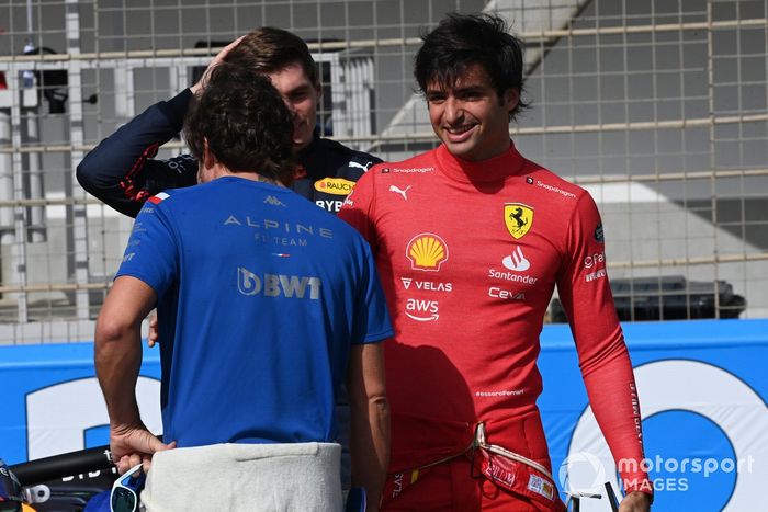 Fernando Alonso, Alpine F1 Team Carlos Sainz Jr., Ferrari 