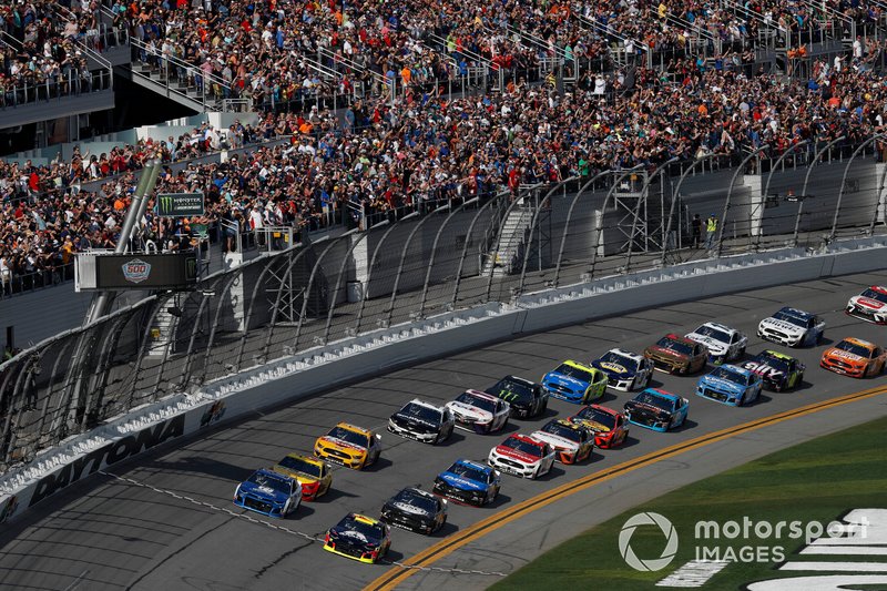 Start zum 61. Daytona 500, Auftakt der NASCAR Cup-Saison 2019: William Byron, Hendrick Motorsports, Chevrolet Camaro Axalta, führt