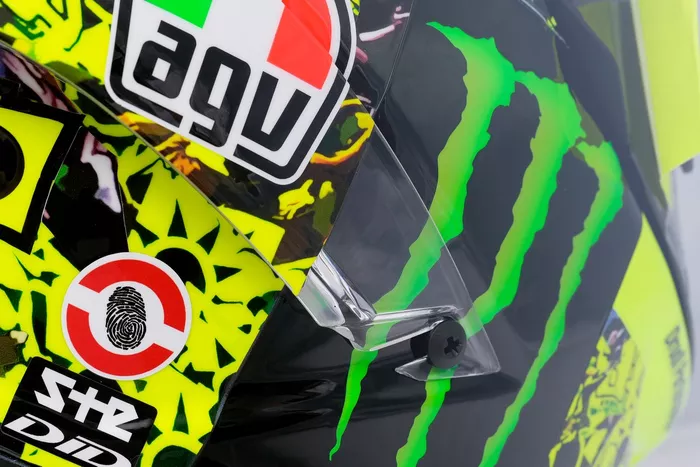 Il casco speciale di Valentino Rossi, Petronas Yamaha SRT
