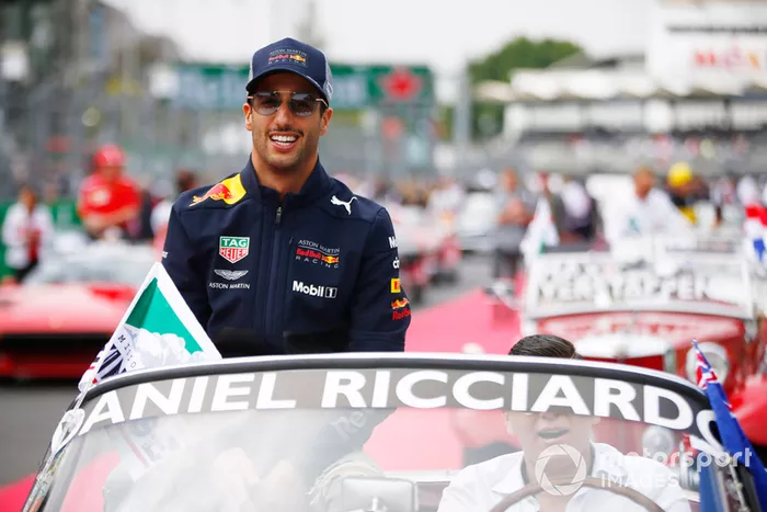 Daniel Ricciardo, Red Bull Racing, en el desfile
